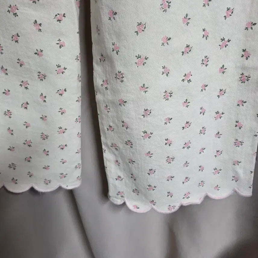 [BUNJANG] Floral Pattern Wave Denim Jeans / 꽃무늬 물결 데님
