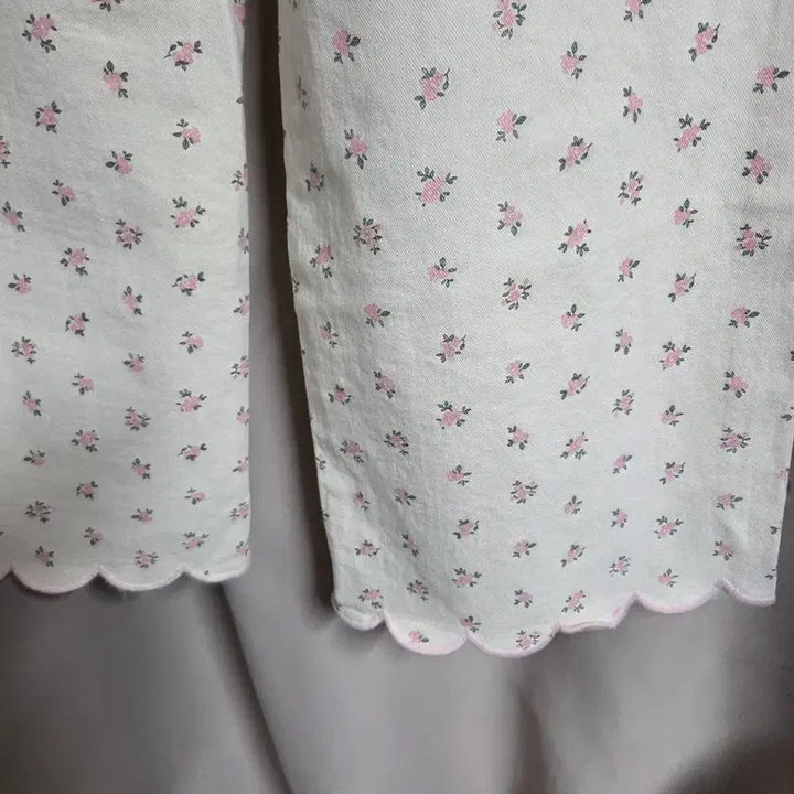 [BUNJANG] Floral Pattern Wave Denim Jeans / 꽃무늬 물결 데님