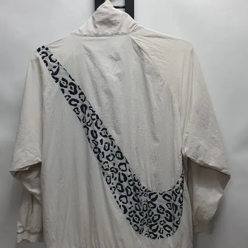 [BUNJANG] Nike Big Swoosh Animal Leopard Woven Jacket White / 나이키 바람막이 빅스우시 에니멀 레오파드 우븐 자켓 화이트 s