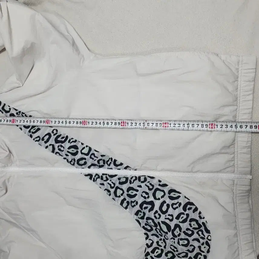 [BUNJANG] Nike Big Swoosh Animal Leopard Woven Jacket White / 나이키 바람막이 빅스우시 에니멀 레오파드 우븐 자켓 화이트 s