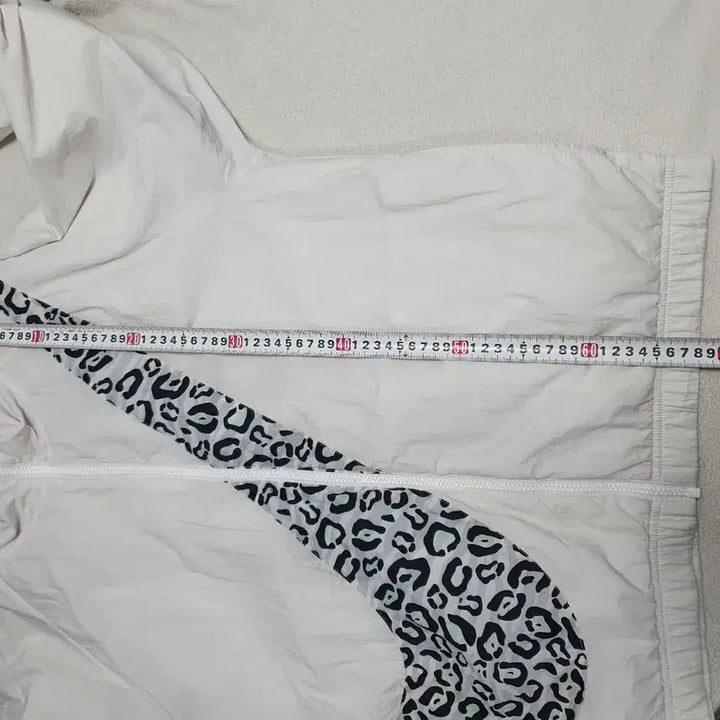 [BUNJANG] Nike Big Swoosh Animal Leopard Woven Jacket White / 나이키 바람막이 빅스우시 에니멀 레오파드 우븐 자켓 화이트 s