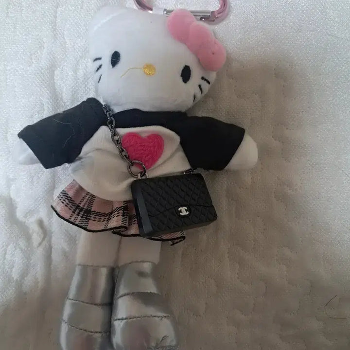 [BUNJANG] Hello Kitty Doll Keychain + Chanel Bag Keychain / 헬로키티 인형 키링 + 샤넬백 키링