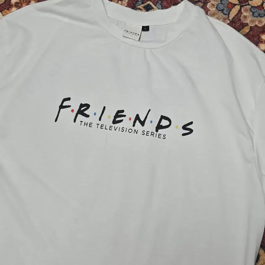 [BUNJANG] FRIENDS "Commandos" Episode Graphic Back Printing Short Sleeve T-Shirt / [S/실측100] 프렌즈 로고/백프린팅 반팔 티셔츠