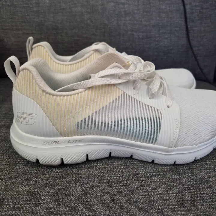 [BUNJANG] Skechers Flex Appeal 2.0 White 245 / 스케쳐스 플렉스 어필 2.0 화이트 245