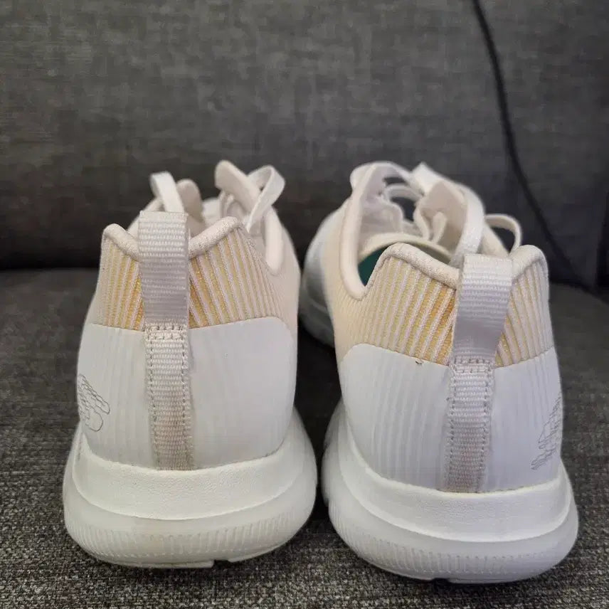 [BUNJANG] Skechers Flex Appeal 2.0 White 245 / 스케쳐스 플렉스 어필 2.0 화이트 245