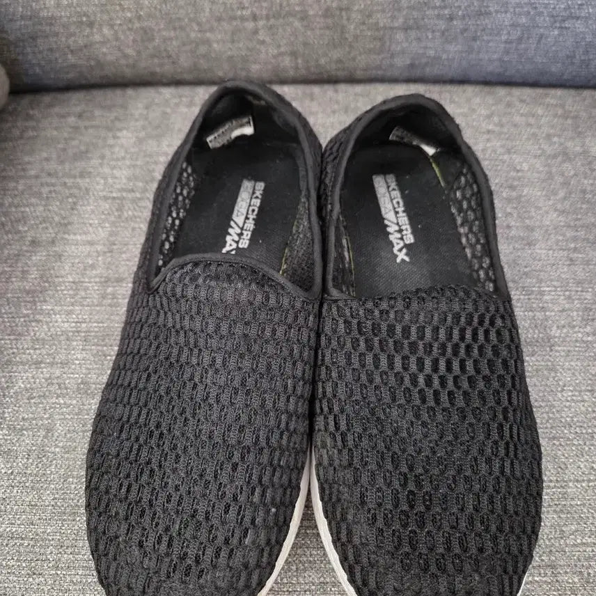 [BUNJANG] Skechers Mesh Slip-on Shoes 240 / 스케쳐스 메쉬 슬립온 240