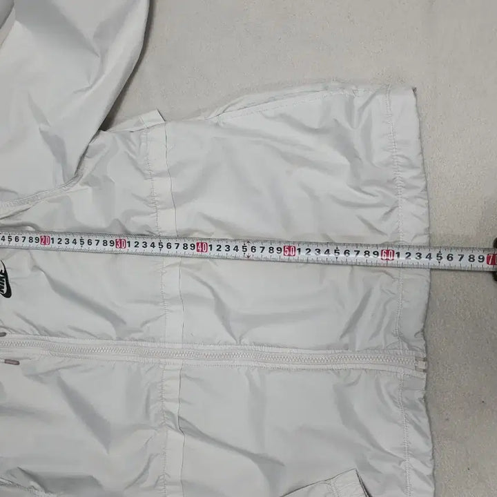 [BUNJANG] Nike Essential Repel Woven Hooded Jacket White / 나이키 바람막이 에센셜 리펠 우븐 후드 자켓 화이트 m
