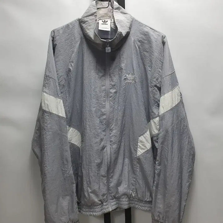 [SOLD OUT] 아디다스 바람막이 리카이브 우븐 트랙탑 자켓 그레이 m
