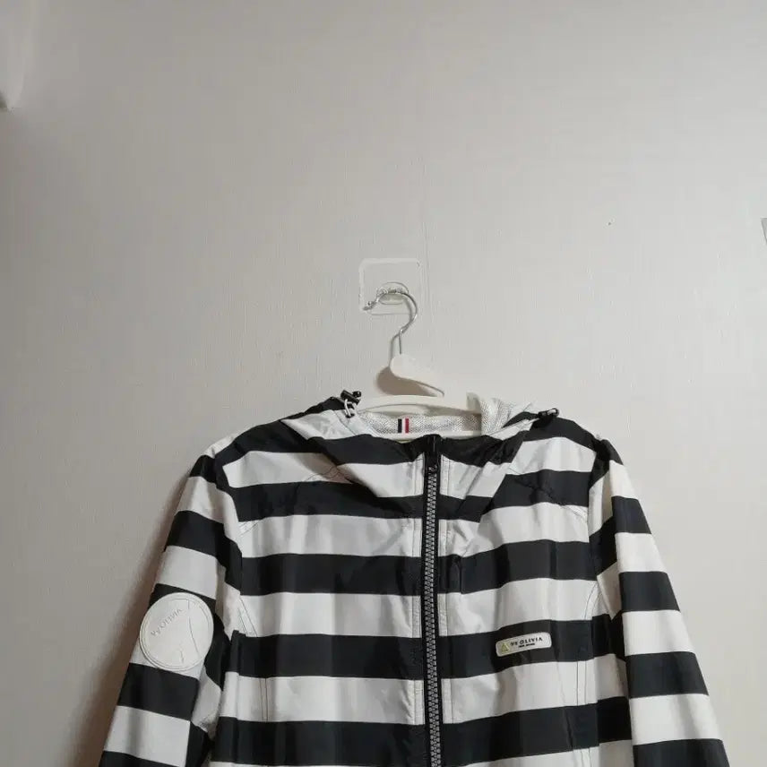 [BUNJANG] VV OLIVIA Striped Windbreaker Jumper / VV OLIVIA 스트라이프 바람막이