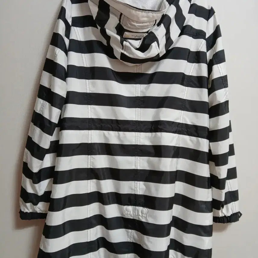[BUNJANG] VV OLIVIA Striped Windbreaker Jumper / VV OLIVIA 스트라이프 바람막이