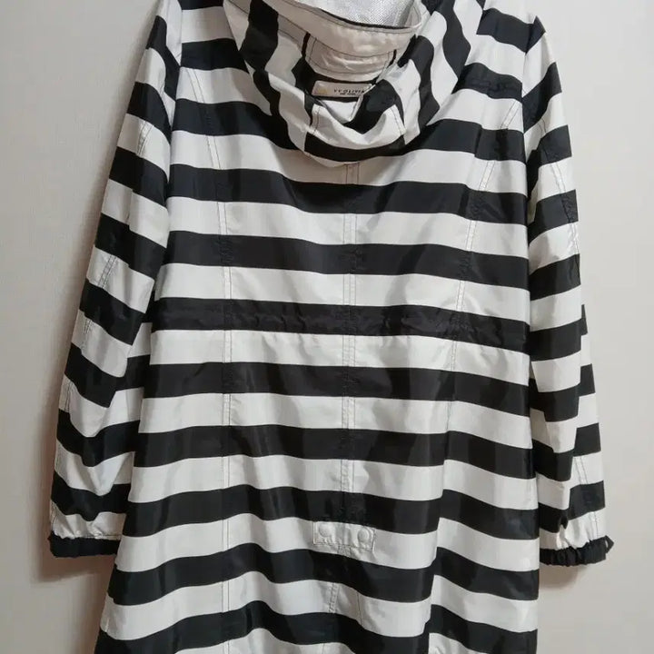 [BUNJANG] VV OLIVIA Striped Windbreaker Jumper / VV OLIVIA 스트라이프 바람막이