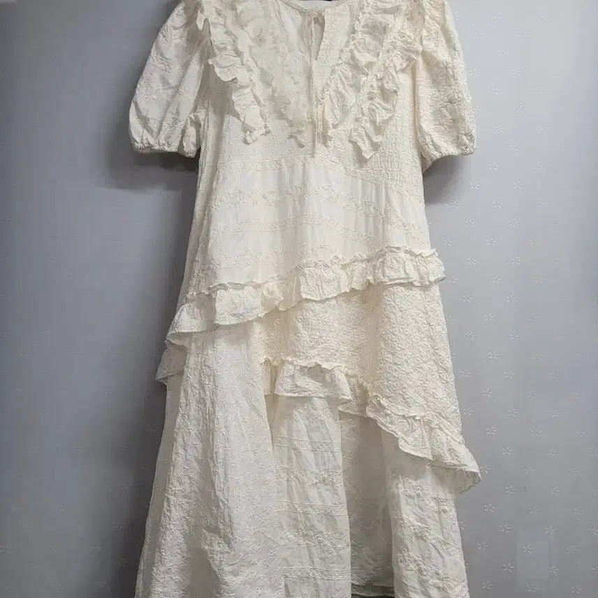 [BUNJANG] Ivory Punching Lace Frill Long Dress / 66)아이보리 펀칭 레이스 프릴 롱 원피스