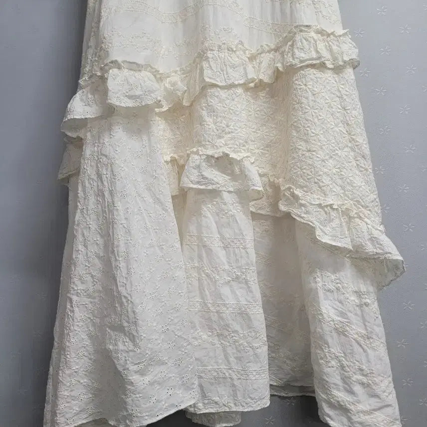 [BUNJANG] Ivory Punching Lace Frill Long Dress / 66)아이보리 펀칭 레이스 프릴 롱 원피스