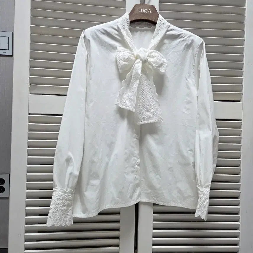 [BUNJANG] Ribbon Collar Blouse / 리본 카라넥 블라우스