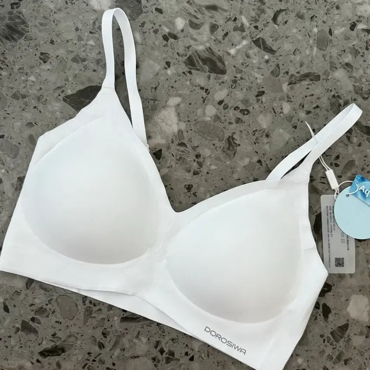 [BUNJANG] Dorothy &amp; Coolshot Seamless White Bra New / 도로시와 쿨샷 심리스 화이트 브라 새제품