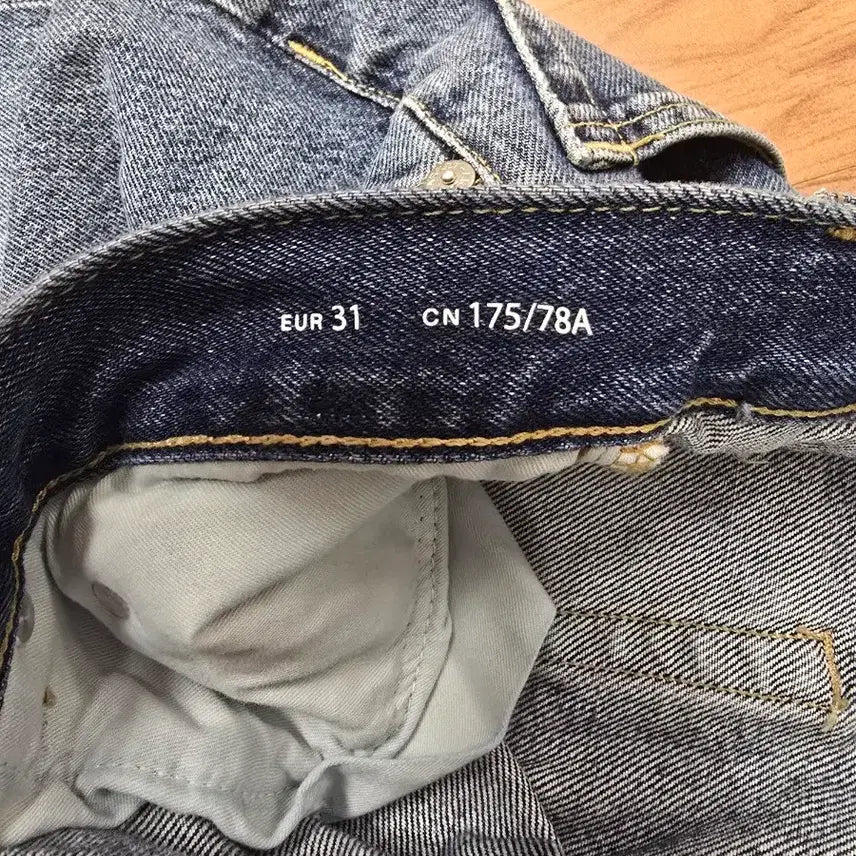 [BUNJANG] ARKET Denim Shorts / 아르켓 데님 반바지 판매.