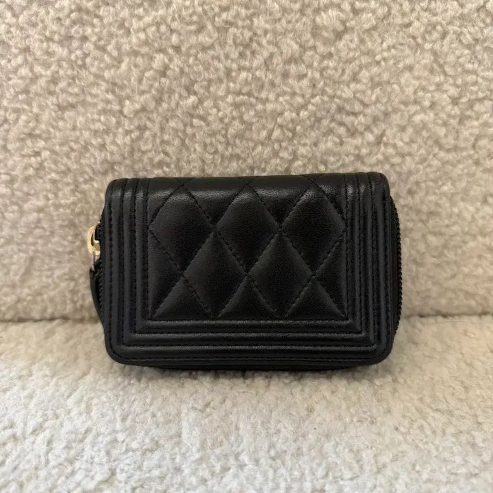 [BUNJANG] Chanel Boy Card Holder Black Lambskin Gold Logo / 샤넬 보이 카드지갑 블랙 램스킨 금장 로고