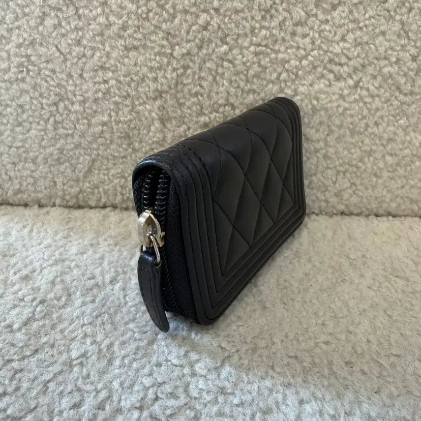 [BUNJANG] Chanel Boy Card Holder Black Lambskin Gold Logo / 샤넬 보이 카드지갑 블랙 램스킨 금장 로고