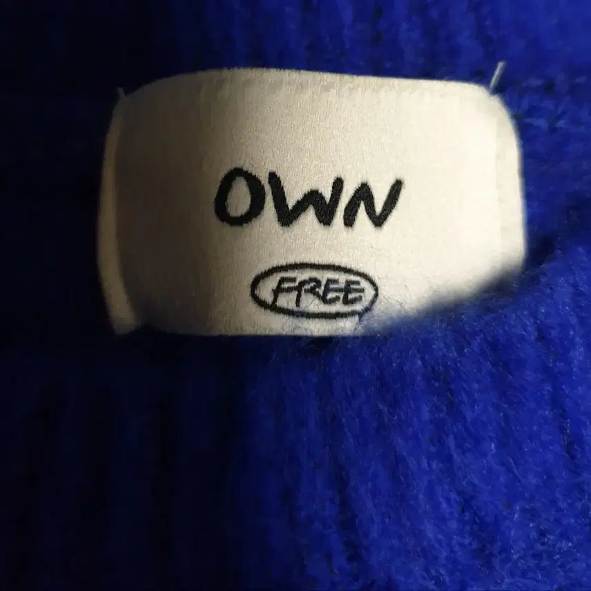 [BUNJANG] OWN Flower Embroidered Brushed Heavy Knit Blue / OWN 플라워 자수 브러쉬드 헤비 니트 블루 (F)