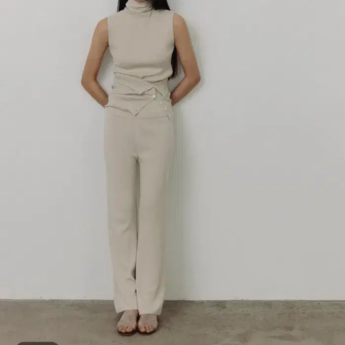 [BUNJANG] Kerier High-Neck Sleeveless Rib Knit Top / 케리에르 HIGH-NECK SLEEVELESS RIB KNIT TOP