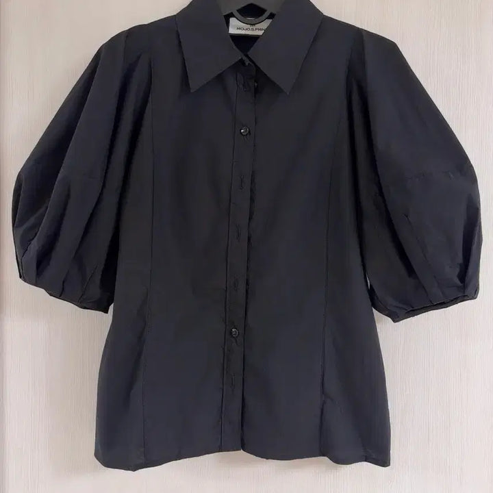 [BUNJANG] MOJO.S.FINE Black Collar Neck Puff Sleeve Blouse / 모조에스핀 카라넥 퍼프소매 블라우스 블랙