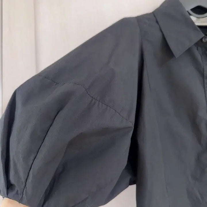 [BUNJANG] MOJO.S.FINE Black Collar Neck Puff Sleeve Blouse / 모조에스핀 카라넥 퍼프소매 블라우스 블랙