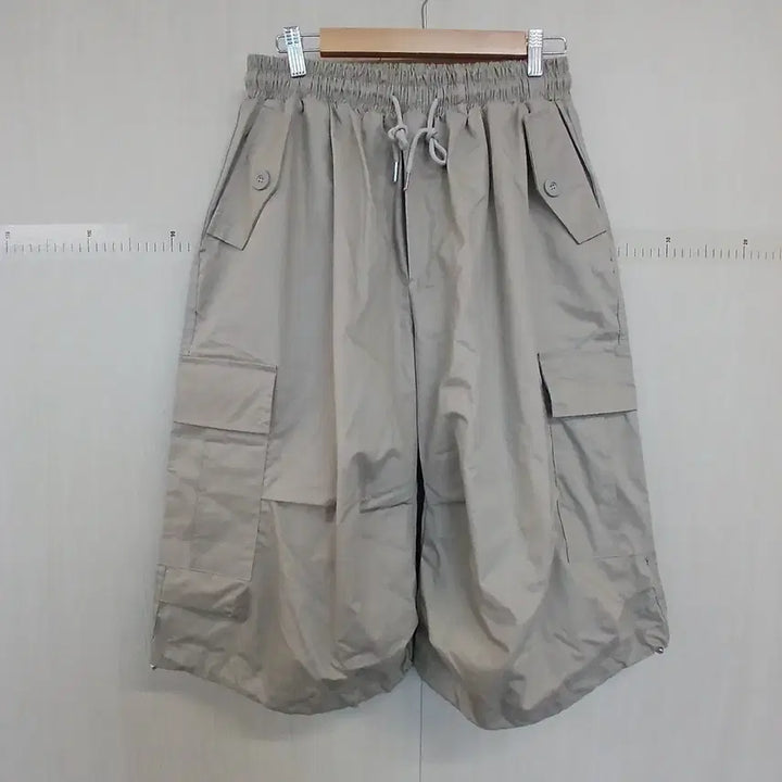 [BUNJANG] Beige Cargo Bermuda Shorts Unisex / 베이지색 카고 버뮤다 바지 공용