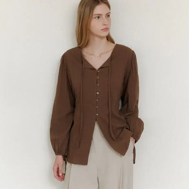 [BUNJANG] OurComos Button Tie Back Ribbon Blouse / [새상품] 아워코모스 버튼 타이 뒷리본 블라우스(정가11.3)