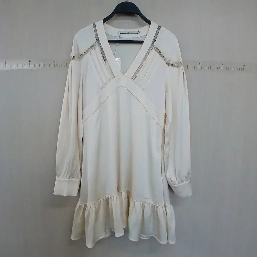 [BUNJANG] Ivory V-Neck Midi Dress with Frill Detail / 아이보리색 브이넥 미디 원피스 프릴
