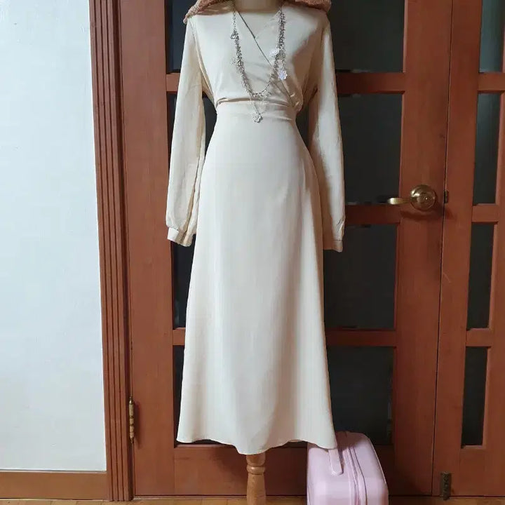 [BUNJANG] Benito Wrap V-Neck Goddess Fit Long Dress / (새제품)베니토 랩브이넥 여신핏 라인 롱원피스