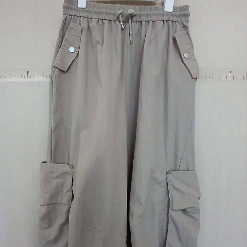 [BUNJANG] Mixxo Beige Cargo Jogger Pants / 믹쏘 베이지색 카고 조거 팬츠