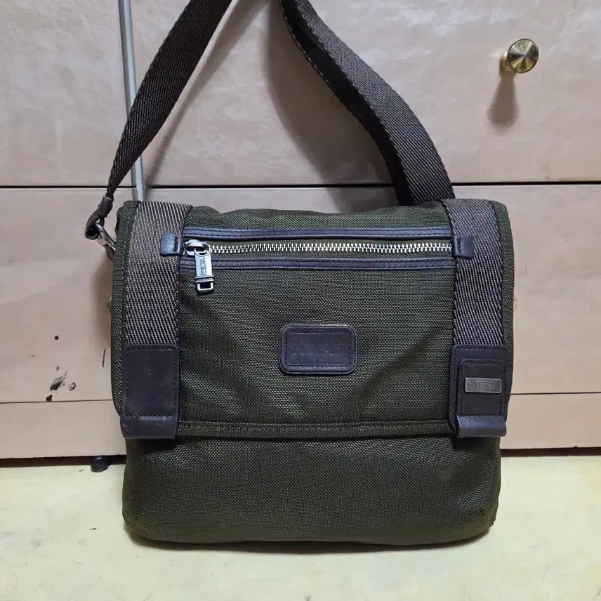 [BUNJANG] Tumi Alpha Bravo Mini Messenger Bag / 투미 정품 알파브라보 메신저백