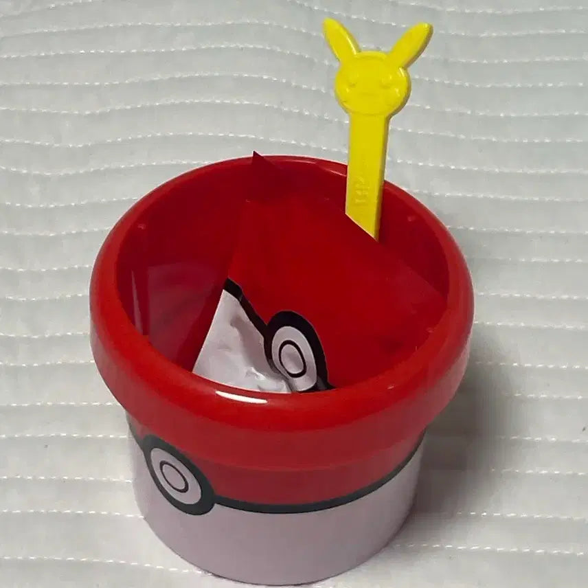 [BUNJANG] Baskin Robbins Pokemon Play Cup &amp; Keychain Set (Unused, Random Keychain) / 배스킨라빈스 포켓몬 키링, 플레이컵 랜덤 (미사용)