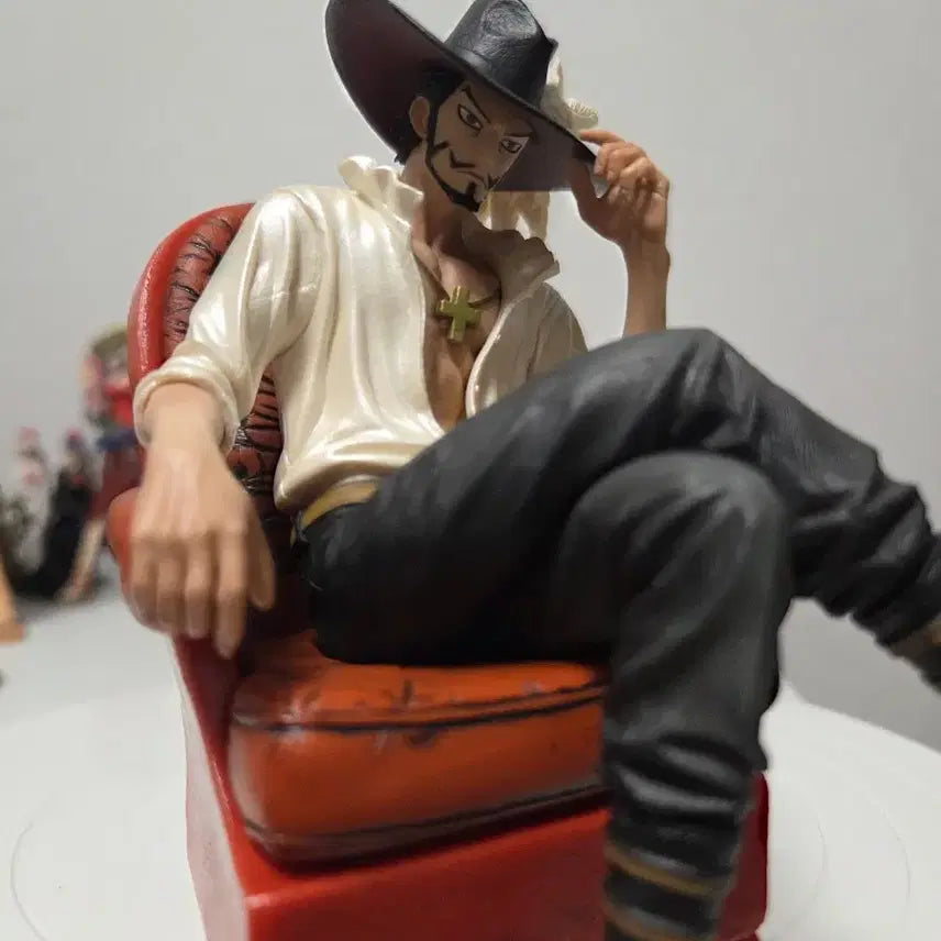 [BUNJANG] One Piece Dracule Mihawk Seated Figure (No Box) / 원피스 미호크 좌상 피규어(노박스)