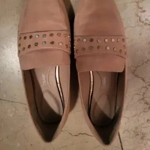 [BUNJANG] Rockport Suede Loafers with Gold Detail / 락포트 스웨이드 로퍼 핑크 골드 장식