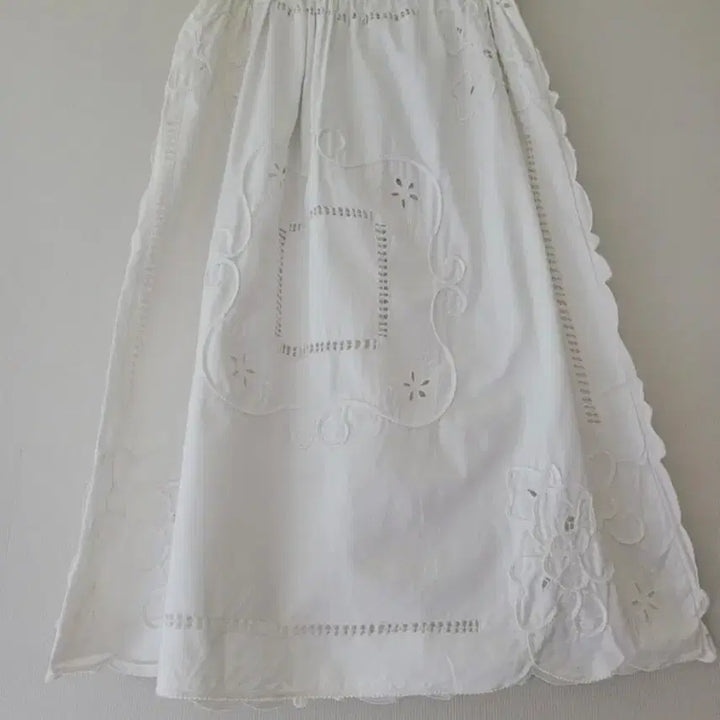[BUNJANG] White Eyelet Embroidery Midi Skirt / 화이트 아일렛 자수  스커트