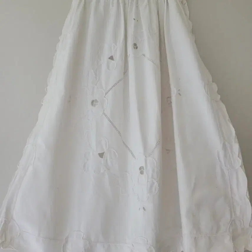 [BUNJANG] White Eyelet Embroidery Midi Skirt / 화이트 아일렛 자수  스커트