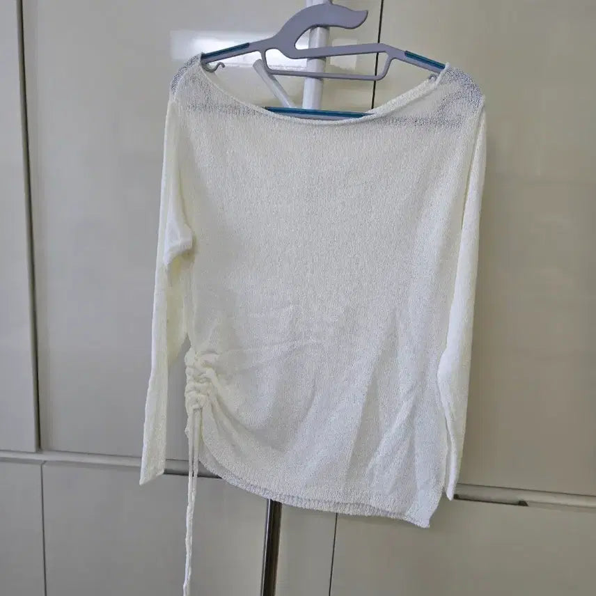 [BUNJANG] White Shirring Long Sleeve Knit Top / 화이트 셔링 긴팔 니트