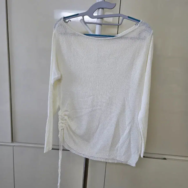 [BUNJANG] White Shirring Long Sleeve Knit Top / 화이트 셔링 긴팔 니트