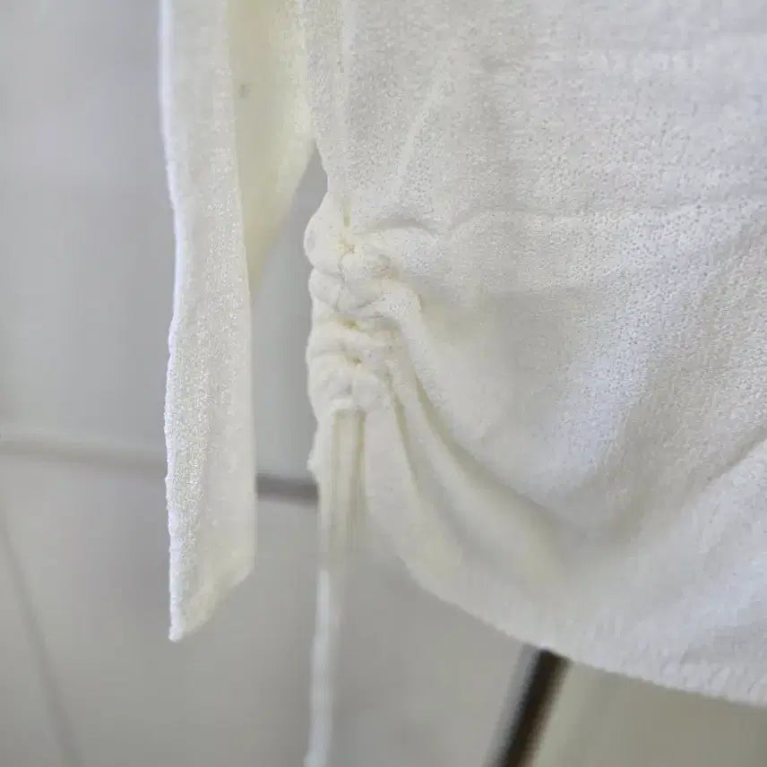 [BUNJANG] White Shirring Long Sleeve Knit Top / 화이트 셔링 긴팔 니트
