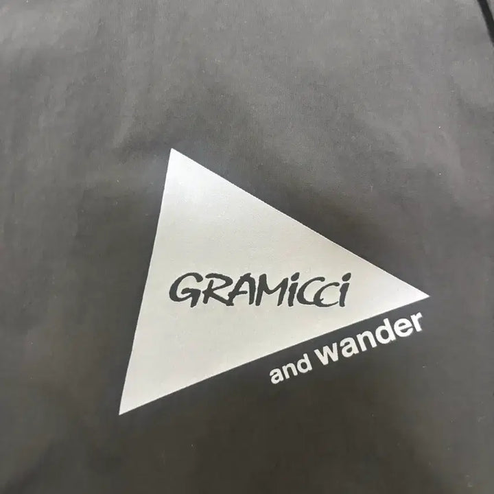 [BUNJANG] Gramicci x And Wander Windbreaker Jacket (L) / 그라미치 앤드원더 바람막이 자켓 L 라지