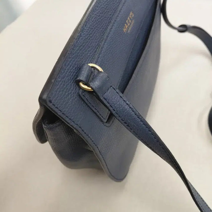 [BUNJANG] HESHE Crossbody Bag / 헤지스크로스백