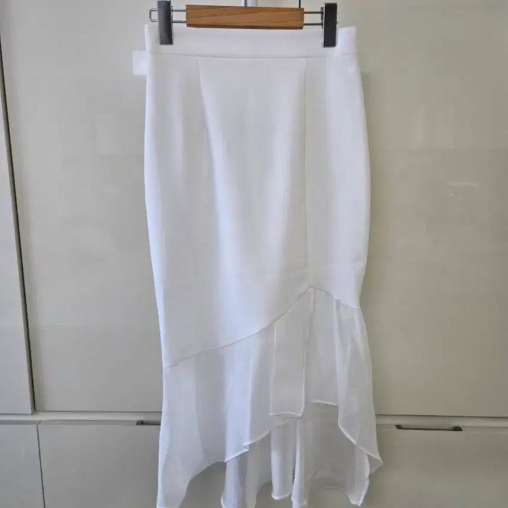 [BUNJANG] White Mermaid Skirt with Chiffon Ruffle Detail / 화이트 머메이드 스커트 쉬폰 프릴