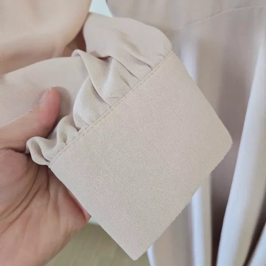 [BUNJANG] V-Neck Puff Sleeve Long Dress Beige / 브이넥 롱 원피스 베이지 퍼프소매