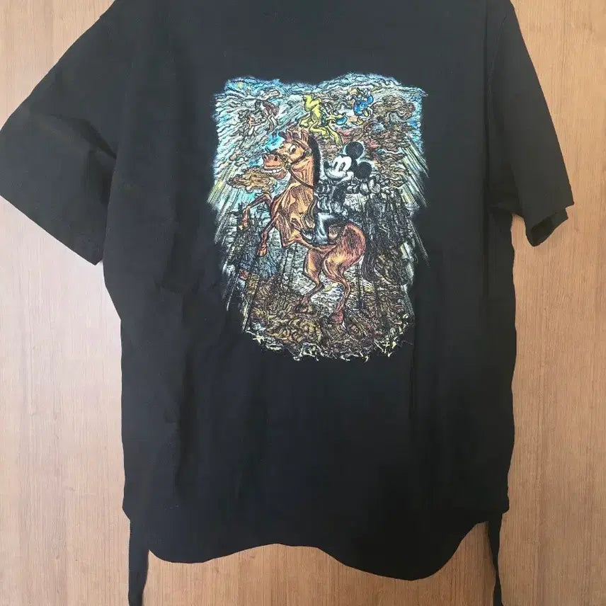 [BUNJANG] Songzio Disney Mickey Collaboration Embroidered T-Shirt / 송지오 디즈니 미키콜라보 기사자수 판매