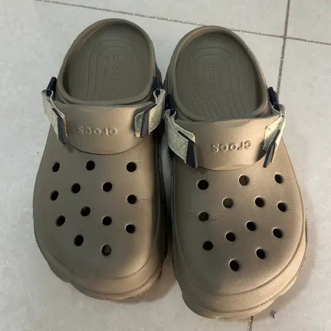 [BUNJANG] Crocs All Terrain Khaki / [M9, 270] 크록스 올터레인 카키