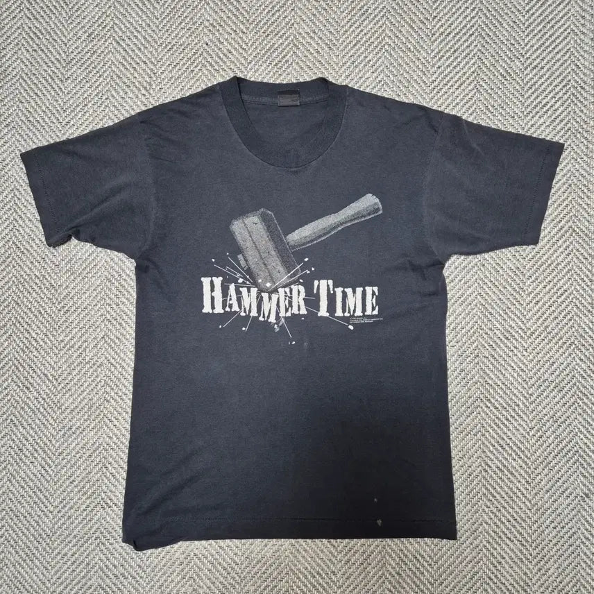 [BUNJANG] MC Hammer x Detroit Pistons Single Stitch T-Shirt (L) / MC Hammer x 디트로이트 피스톤즈 싱글스티치 티셔츠 (L)