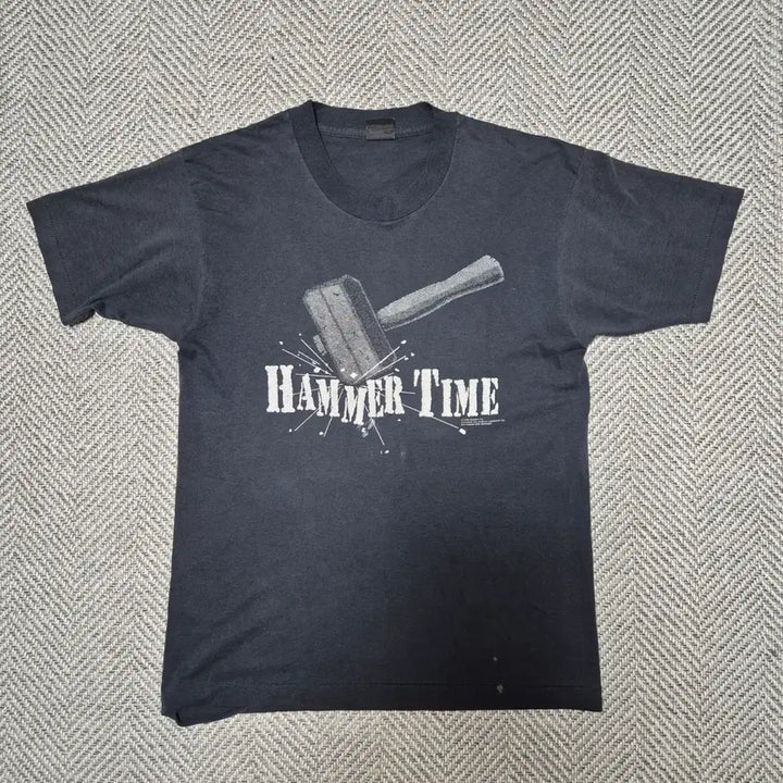 [BUNJANG] MC Hammer x Detroit Pistons Single Stitch T-Shirt (L) / MC Hammer x 디트로이트 피스톤즈 싱글스티치 티셔츠 (L)