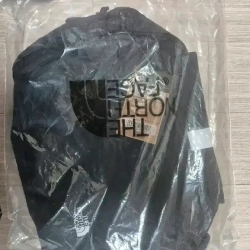 [BUNJANG] The North Face Travel Crossbody Bag M Black / 노스페이스 트래블 크로스백 M 블랙 새상품