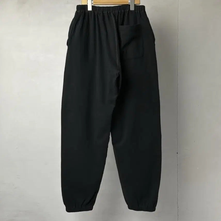 [BUNJANG] COMOLI Garment Dyed Sweatpants Fade Black / 코모리 가먼츠 다잉 스웻 팬츠 페이드블랙 2사이즈
